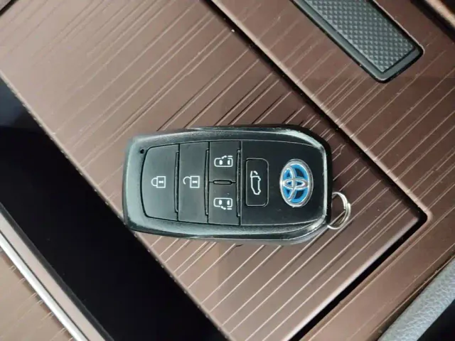 Toyota Toyota Sienna 2023 2.5L Hybrid Luxury Edition — Фото автомобиля 8