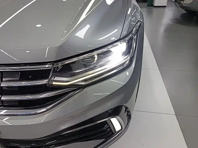 Volkswagen Tiguan L PHEV — Фото автомобиля 23