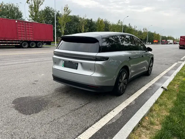Li Auto i8 — Фото автомобиля 21