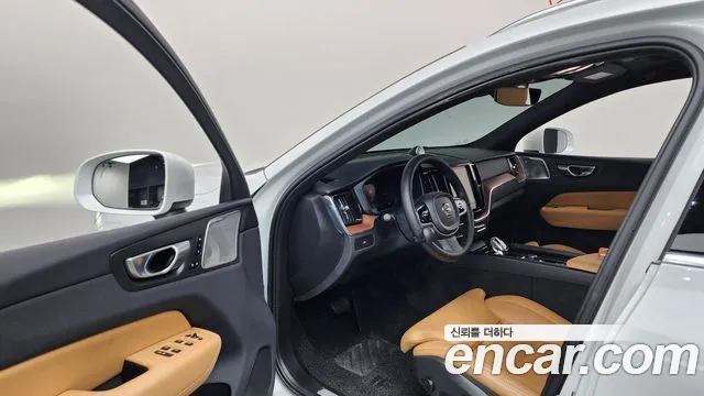 Вольво XC60 — Фото автомобиля 4