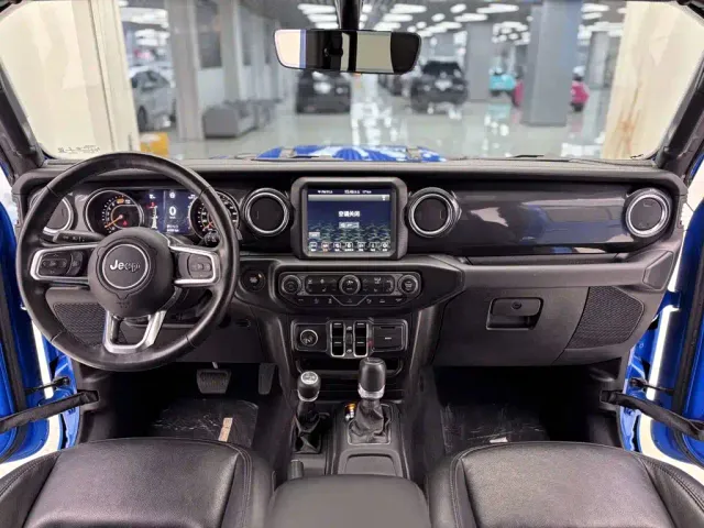 Jeep Wrangler — Фото автомобиля 13