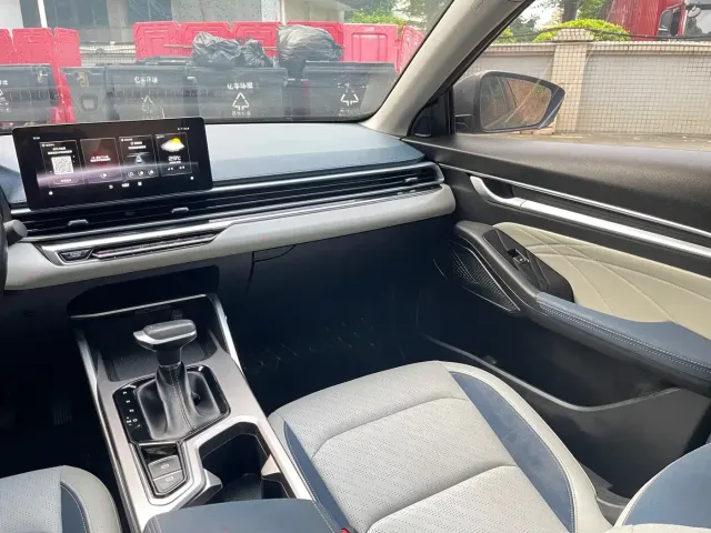 Geely Emgrand — Фото автомобиля 23