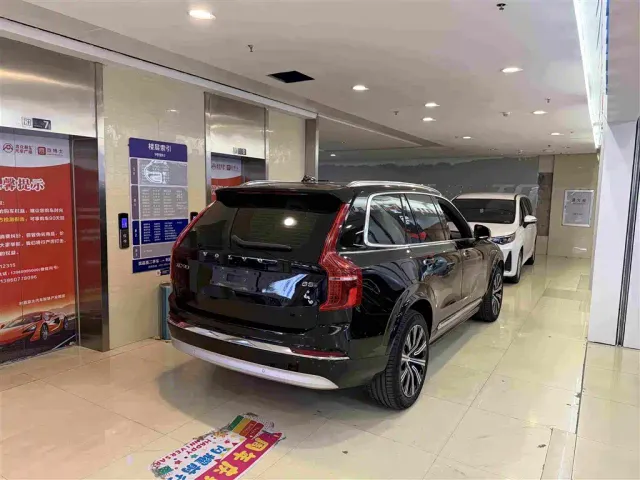 Volvo XC90 — Фото автомобиля 4
