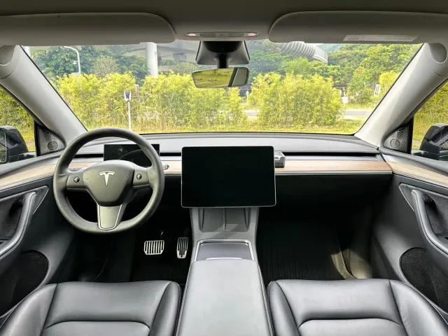 Tesla Model Y — Фото автомобиля 13