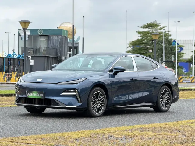 Фотография автомобиля — Geely Galaxy Xingyao 8