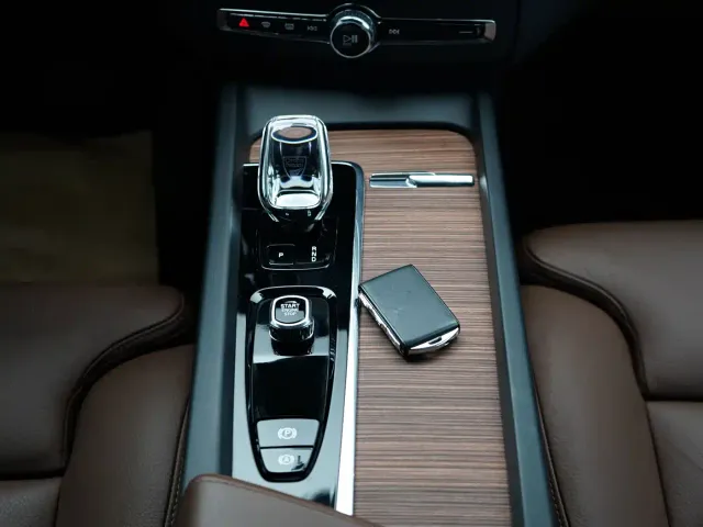 Volvo XC60 — Фото автомобиля 16