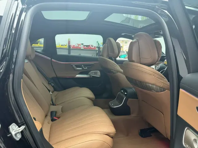 Mercedes-Benz E-Class — Фото автомобиля 8