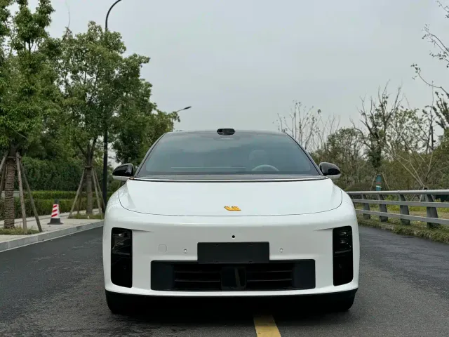 Li Auto i6 — Фото автомобиля 2