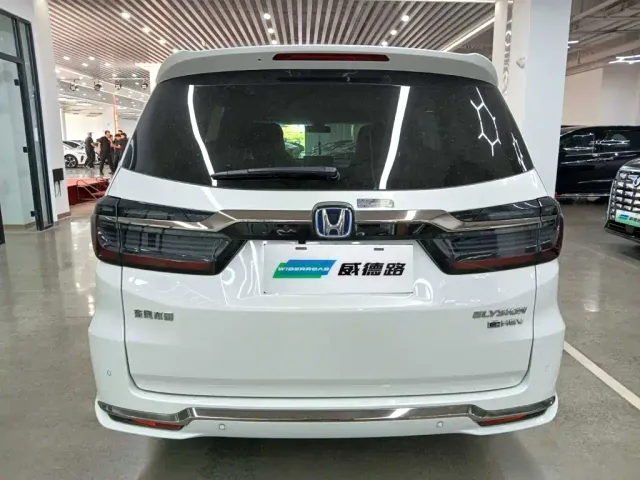 Honda Elysion — Фото автомобиля 4