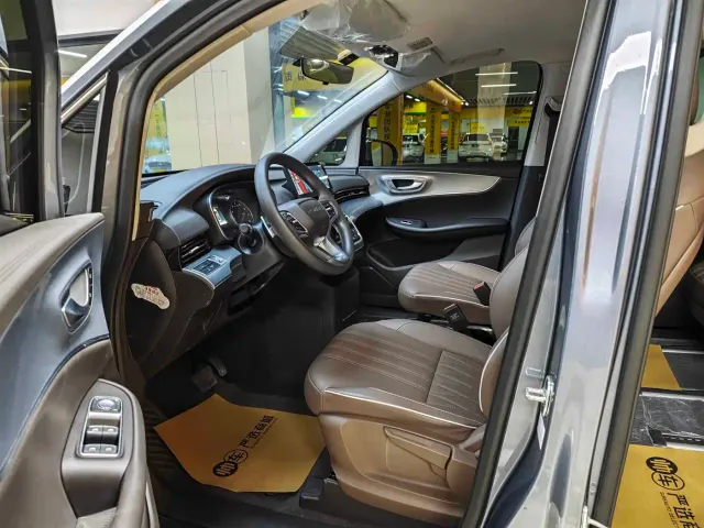 Roewe iMAX8 — Фото автомобиля 9