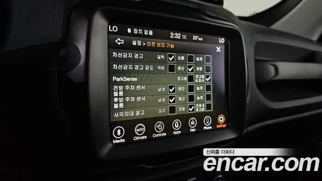 Jeep Renegade — Фото автомобиля 29
