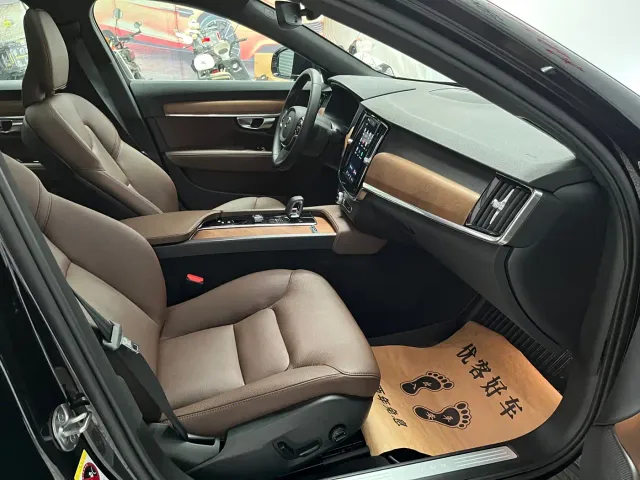 Volvo S90 — Фото автомобиля 12