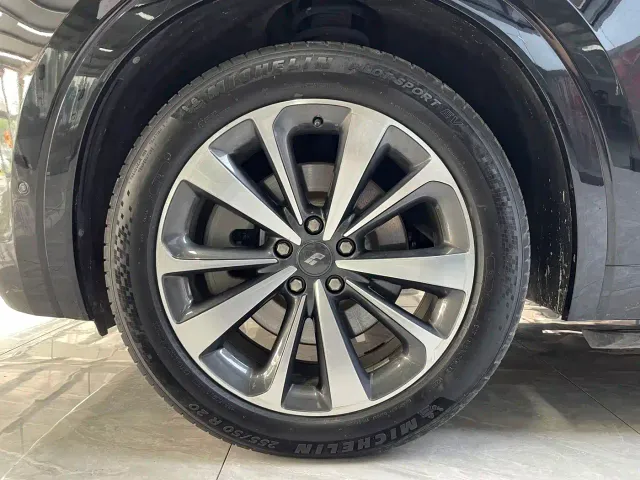 Li Auto ONE — Фото автомобиля 28