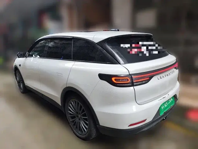 Leapmotor C11 — Фото автомобиля 24