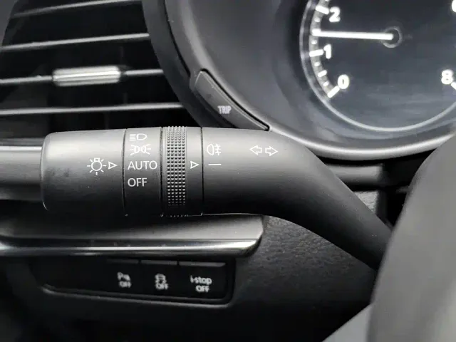 Mazda Axela — Фото автомобиля 21
