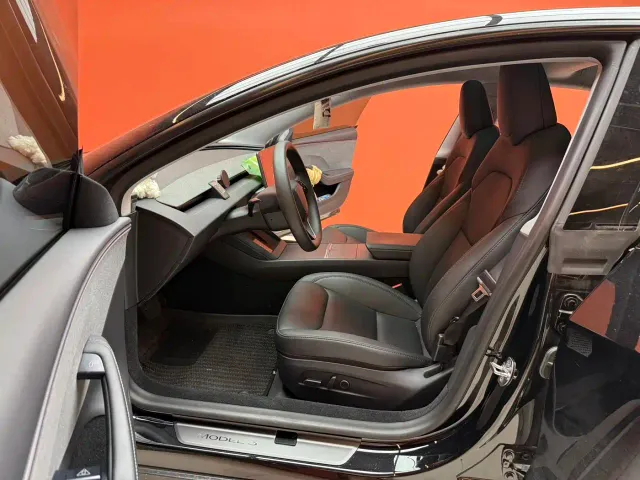 Tesla Model 3 — Фото автомобиля 4