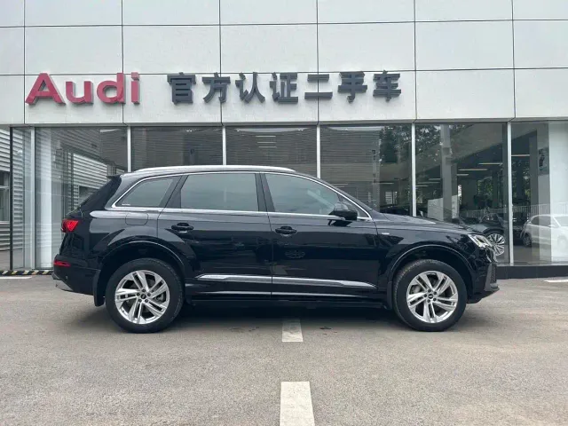 Audi Q7 — Фото автомобиля 4