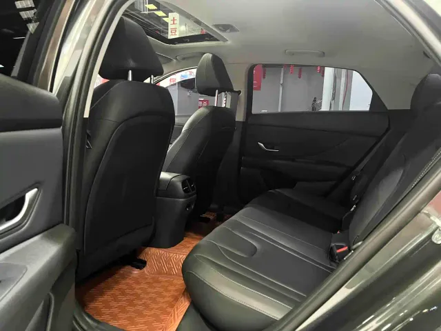 Hyundai Elantra — Фото автомобиля 10