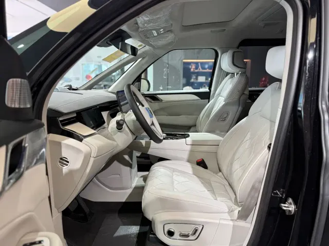 Volvo EM90 — Фото автомобиля 12