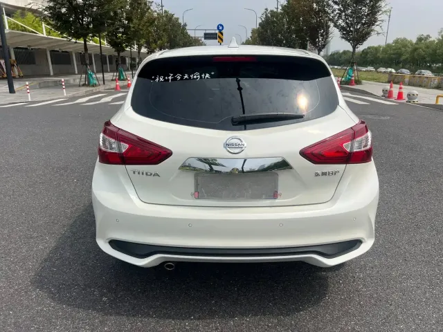 Nissan Tiida — Фото автомобиля 5