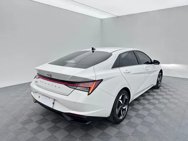 Hyundai Elantra — Фото автомобиля 6