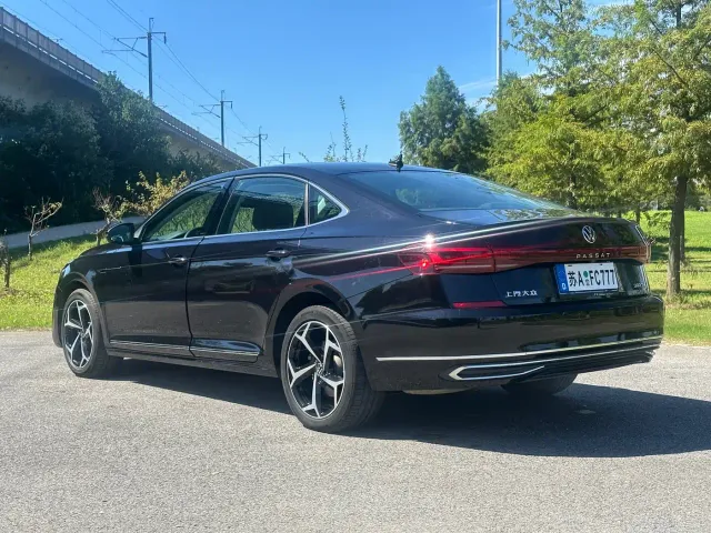 Volkswagen Passat — Фото автомобиля 13