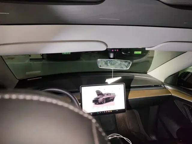 Tesla Model Y — Фото автомобиля 19