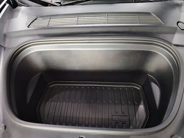 Tesla Model Y — Фото автомобиля 19