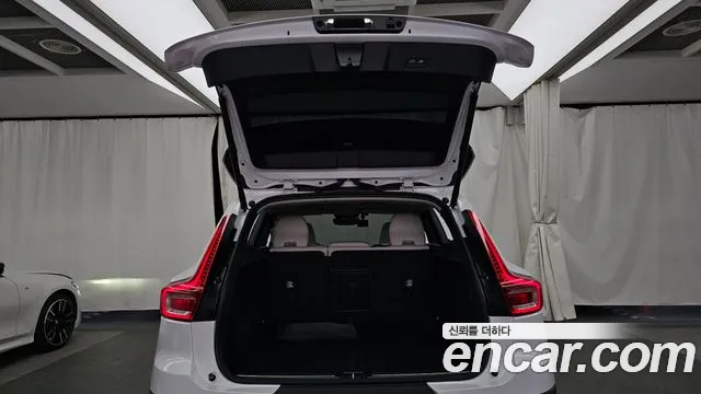 Volvo XC40 — Фото автомобиля 20