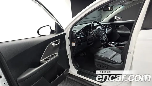 Kia Niro — Фото автомобиля 10