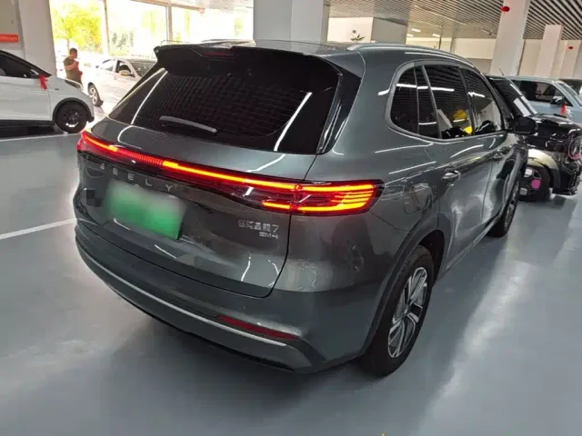 Geely Galaxy Starship 7 EM-i — Фото автомобиля 6