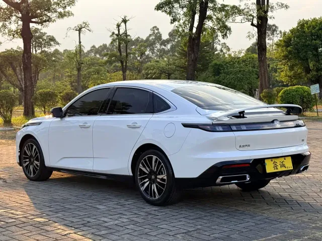Changan Eado — Фото автомобиля 18
