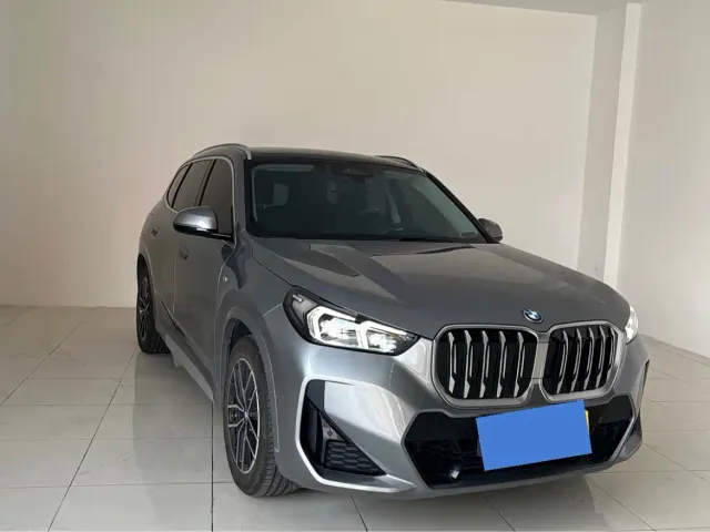Фотография автомобиля — BMW iX1
