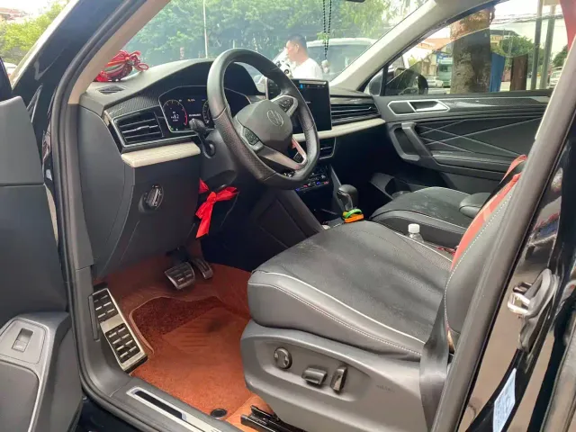 Volkswagen Tiguan L — Фото автомобиля 7