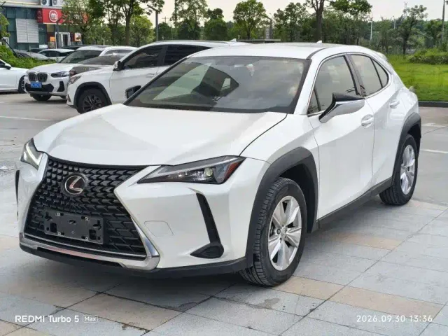 Фотография автомобиля — Lexus UX