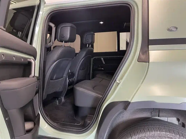 Land Rover Defender — Фото автомобиля 24