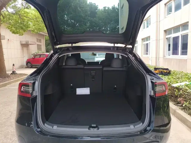 Tesla Model Y — Фото автомобиля 18