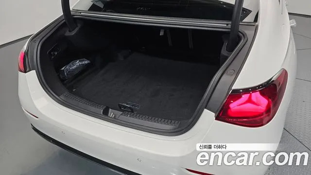 Mercedes-Benz E-Class — Фото автомобиля 30