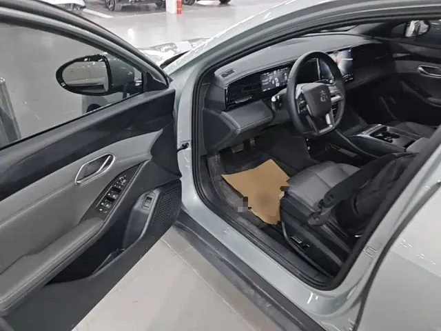 BYD Qin L — Фото автомобиля 15