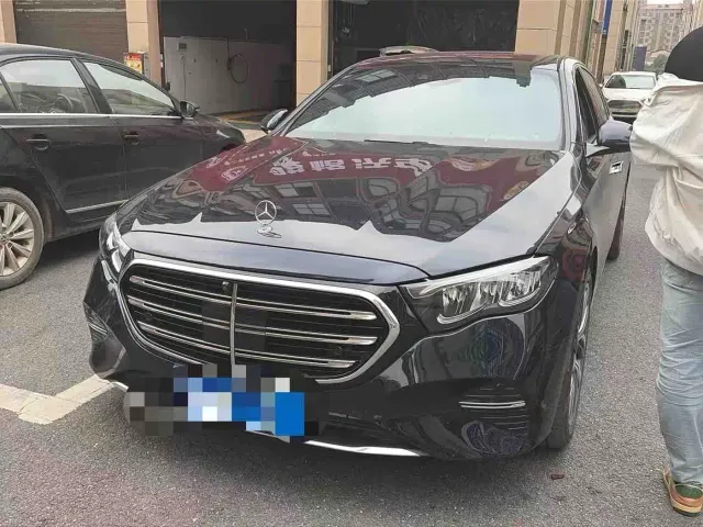 Фотография автомобиля — Mercedes-Benz E-Class