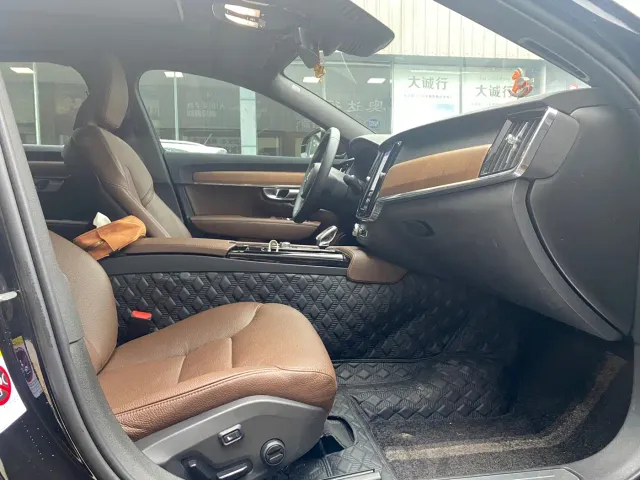 Volvo S90 — Фото автомобиля 11