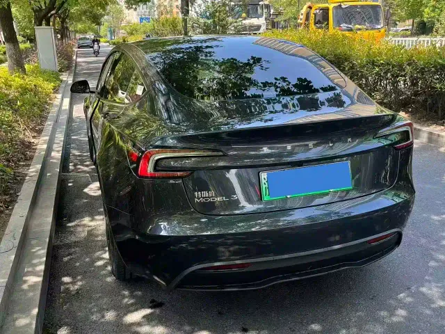 Tesla Model 3 — Фото автомобиля 6