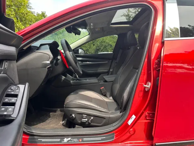 Mazda Axela — Фото автомобиля 9