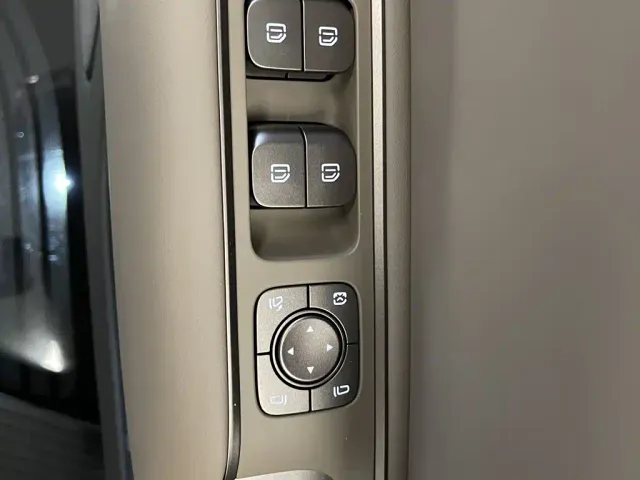 Li Auto Li Xiang L9 2026 Base Model — Фото автомобиля 26