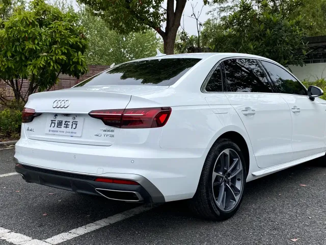 Audi A4L — Фото автомобиля 9
