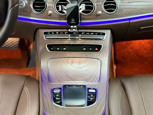 Mercedes-Benz E-Class — Фото автомобиля 8