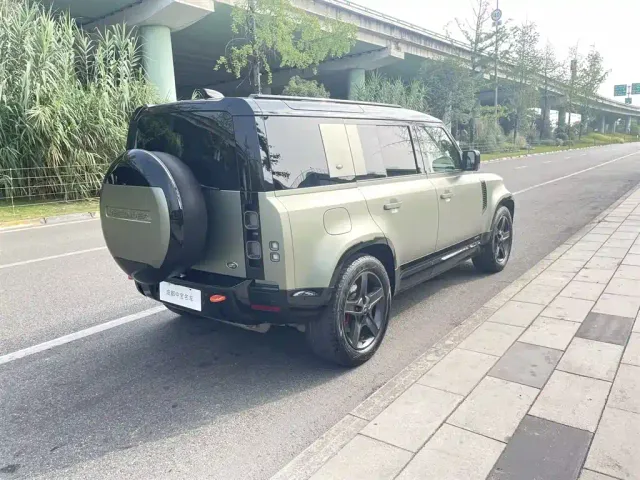 Land Rover Defender — Фото автомобиля 6