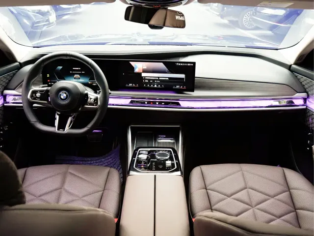 BMW i7 — Фото автомобиля 12
