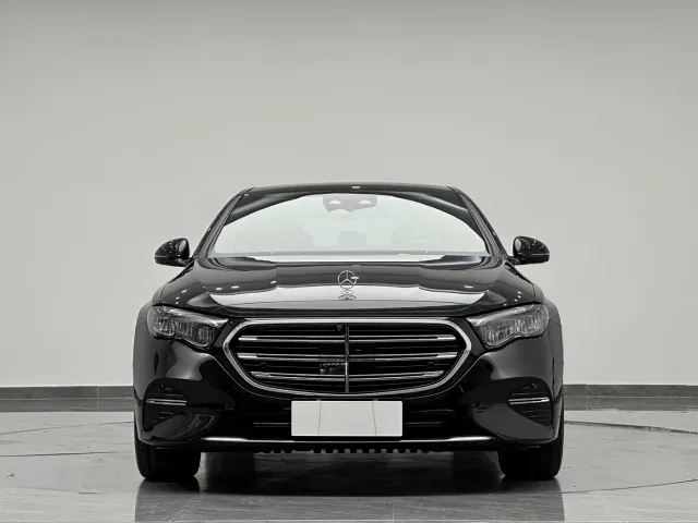 Mercedes-Benz E-Class — Фото автомобиля 2