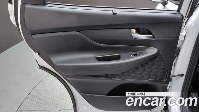 Hyundai Santafe Бензин 2.5T 2WD — Фото автомобиля 25